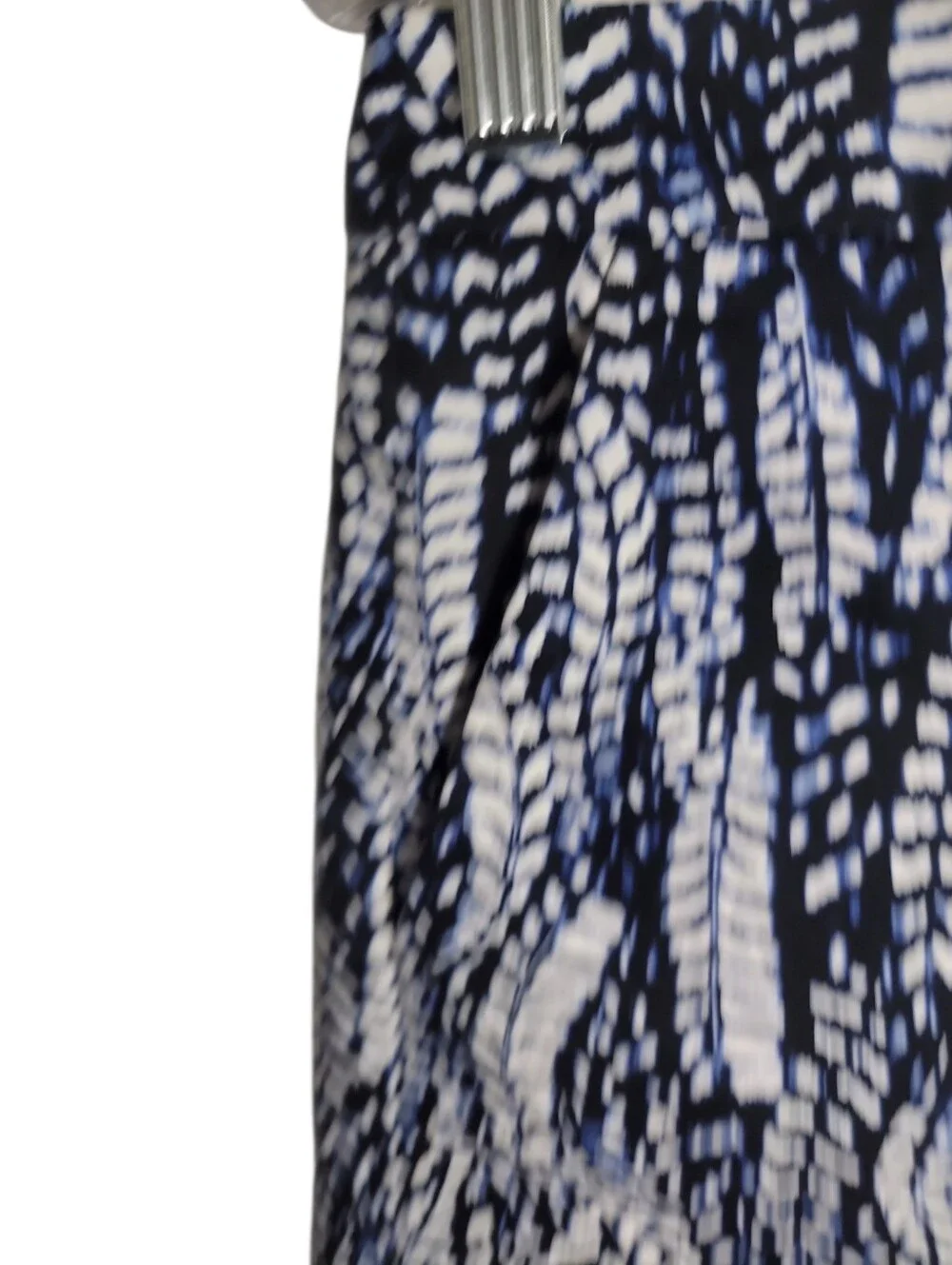 White House Black Market blue white printed cotton spandex shorts women's size 8